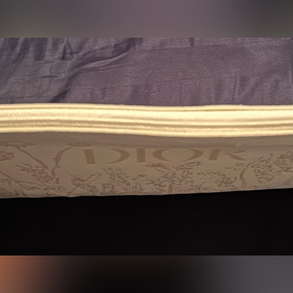 NEW Dior Pouch Beauty - Picture 3 of 6